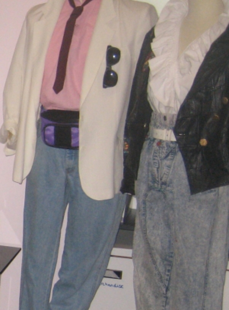 80'er mode, Don Johnson look, læderslips, stonewash denim, snowwash jeans, flæseskjorte