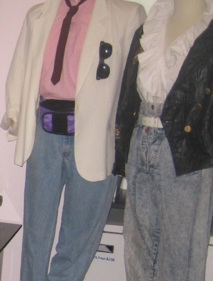 80'er mode, Don Johnson look, læderslips, stonewash denim, snowwash jeans, flæseskjorte